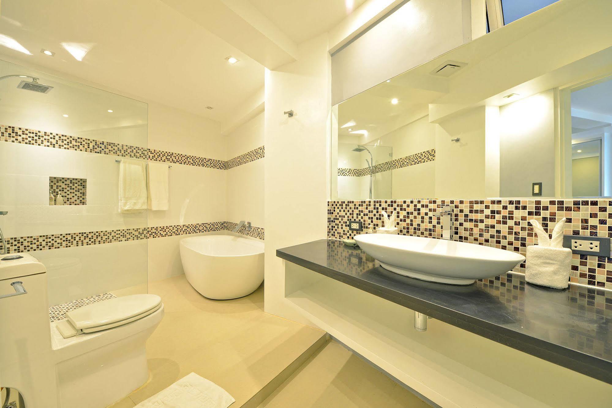 Boracay Karuna Luxury Suites Balabag  Luaran gambar